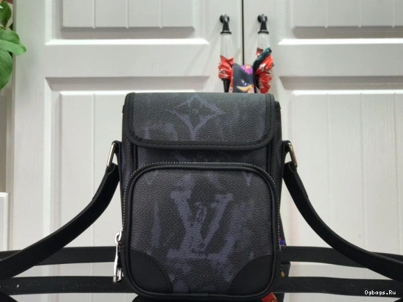 AMAZON LOUIS NANO MESSENGER VUITTON 0422